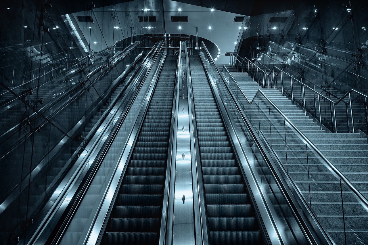 /opajupp/in-verkehrter-richtung-auf-der-rolltreppe/stairs-g421843f93_1280.jpg /opajupp/in-verkehrter-richtung-auf-der-rolltreppe/stairs-g421843f93_1280.jpg