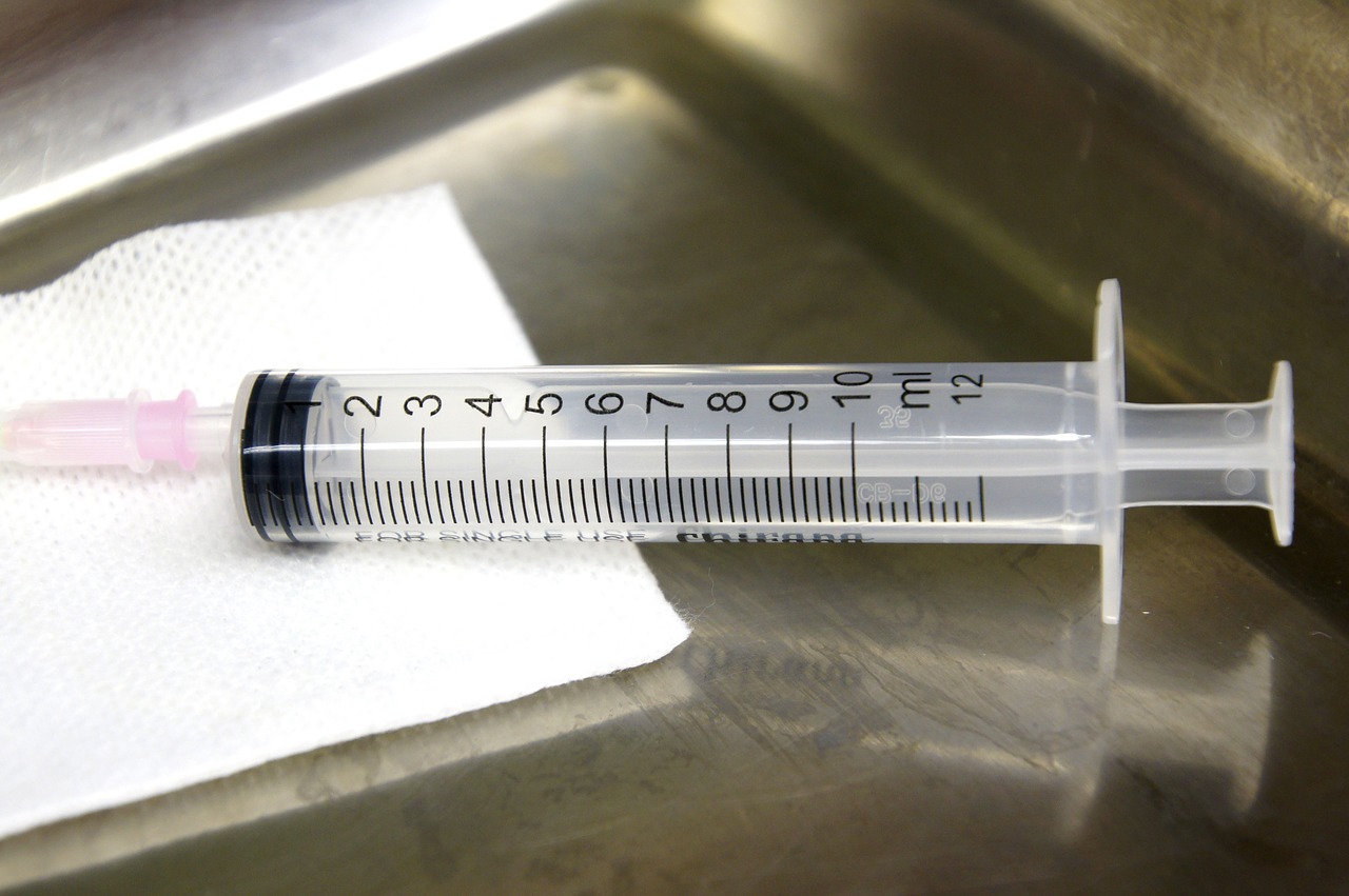 Wieviele Milliliter ergeben eine Wirkstoffkonzentration von 2%? /opajupp/mischverh%C3%A4ltnis-zur-injektion/syringe-g67cf155f4_1280.jpg
